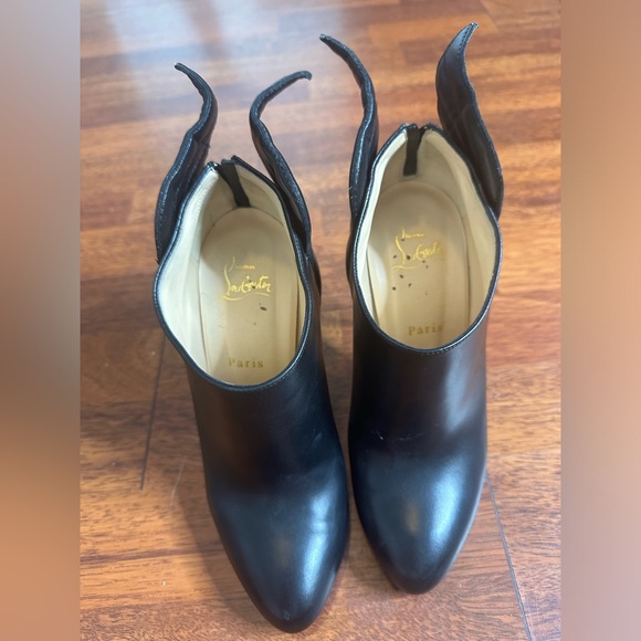 Christian Louboutin Mercura 100mm Black Leather Wing Bootie Pump 38 1/2 - Picture 5 of 9